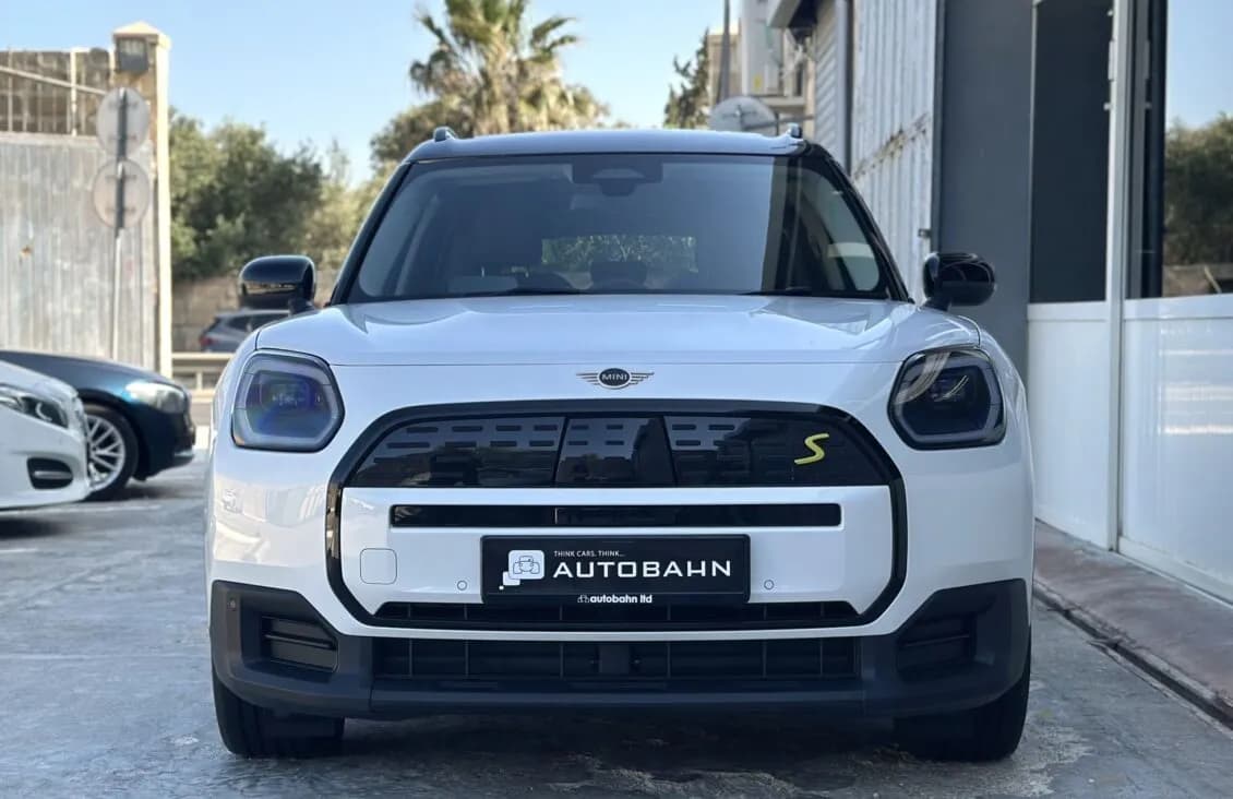 MINI Countryman exterior front view