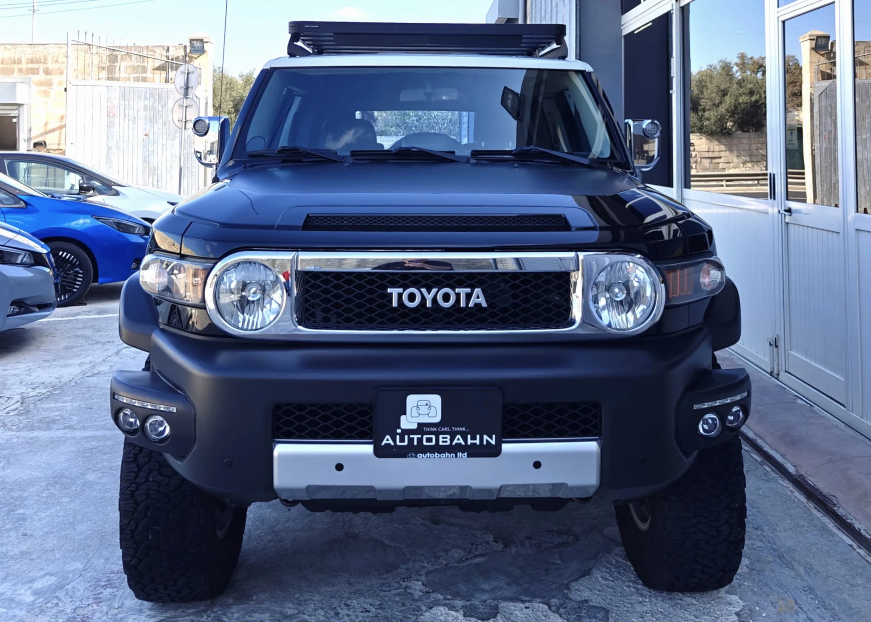 Toyota FJ Cruiser front view